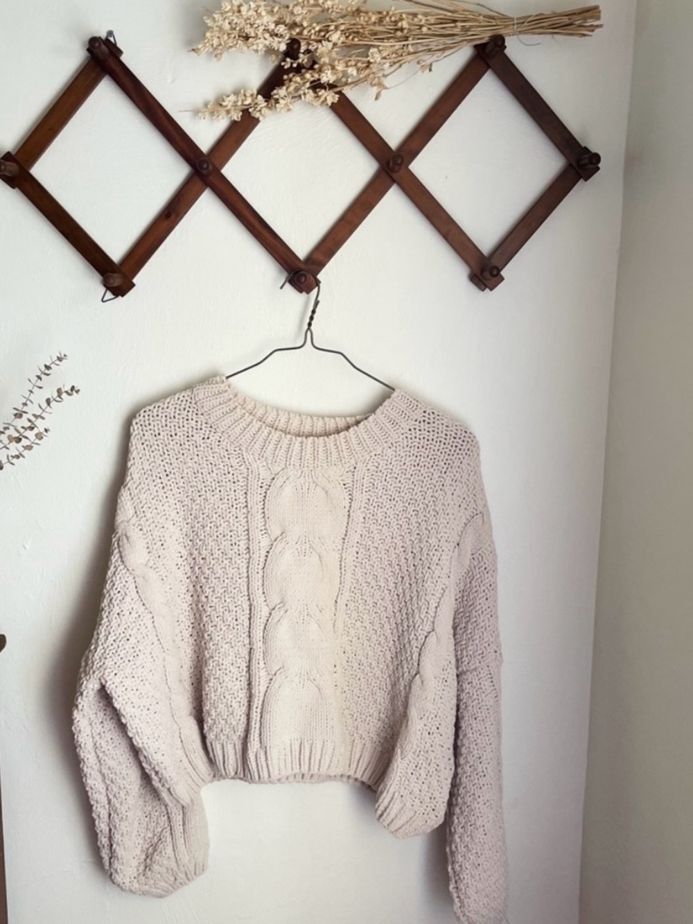 Carly Jean Los Angeles Cream Cable Knit Cropped Crew Sweater